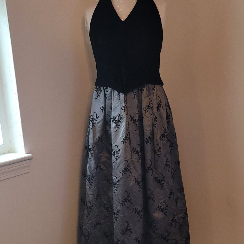 BLACK VELVET EVENING GOWN. Size12 juniors approx. 10 misses